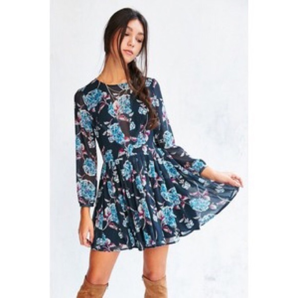 💙UO Kimchi Blue Long Sleeve Floral Dress💙
